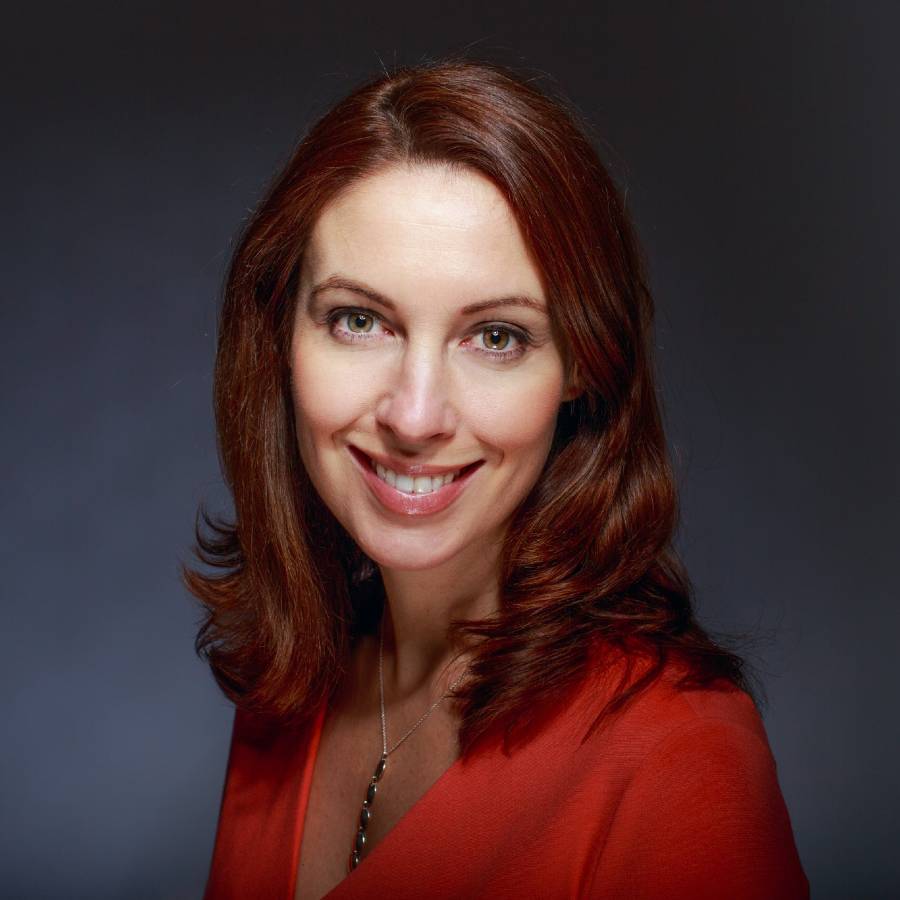 Emma Crosby headshot