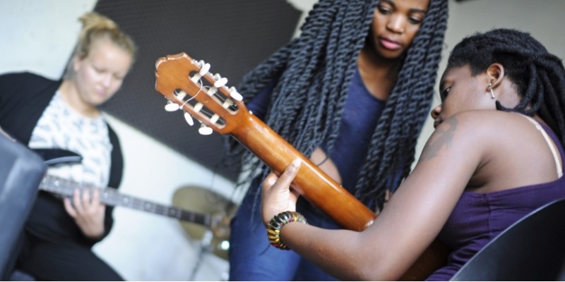 Young people playing guitar