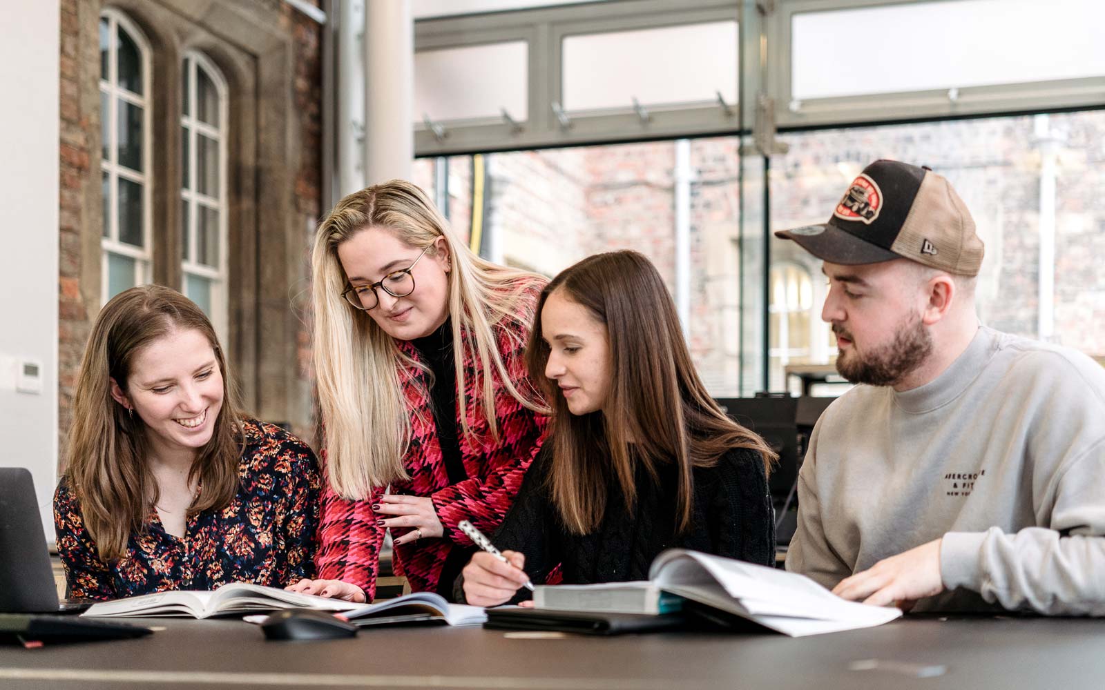 Marketing students in seminar group, discussing text