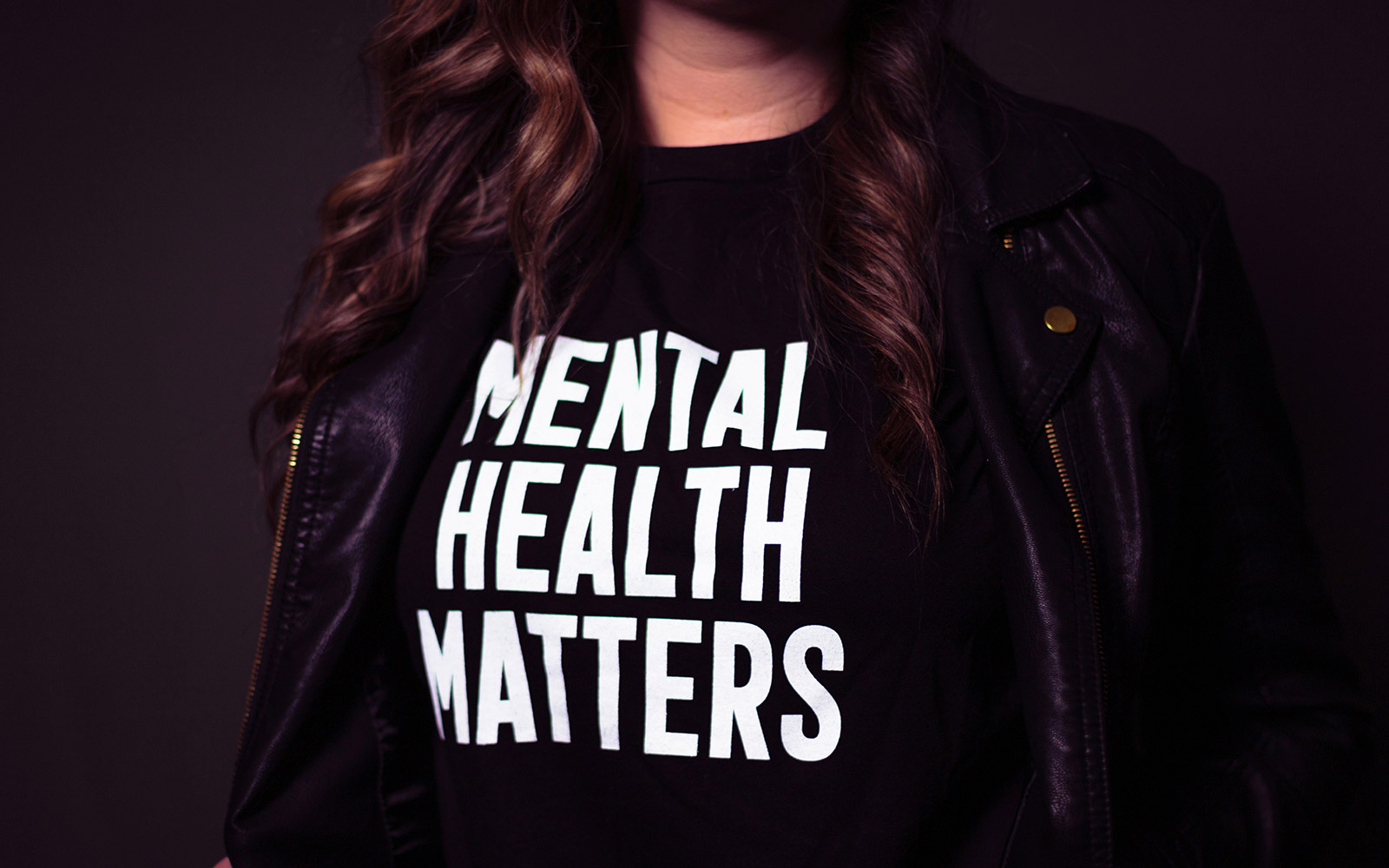 Person wearing t-shirt that says Mental Health Matters
