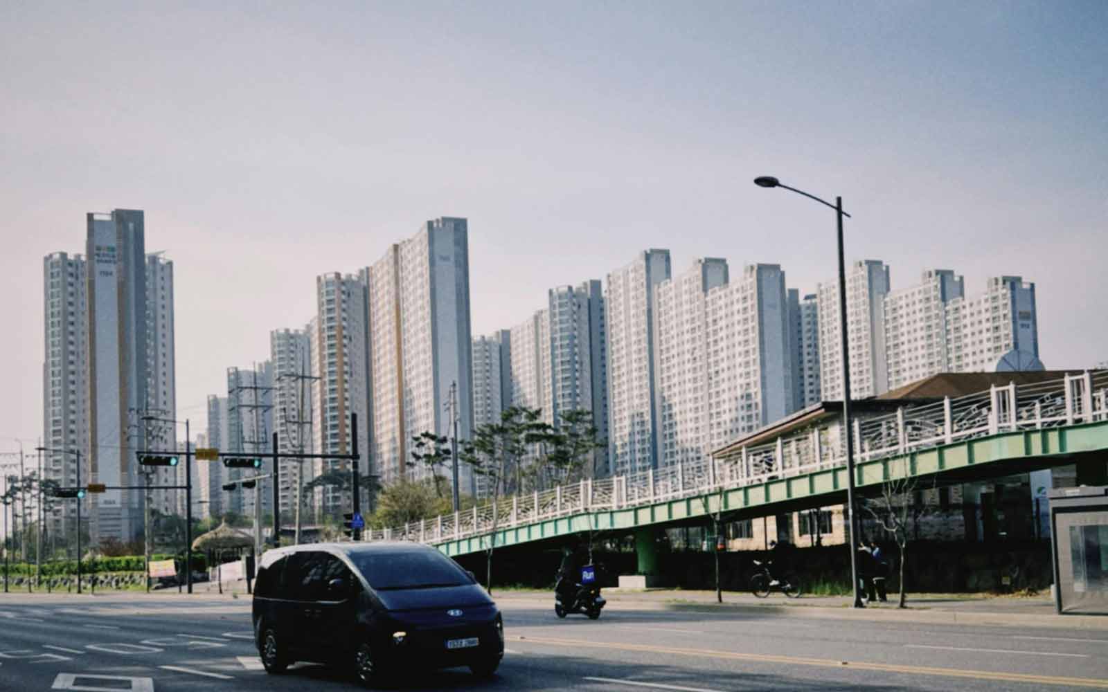 Cityscape view of Ansan-Si, South Korea. Photo by Aibek Skakov on Pexels.