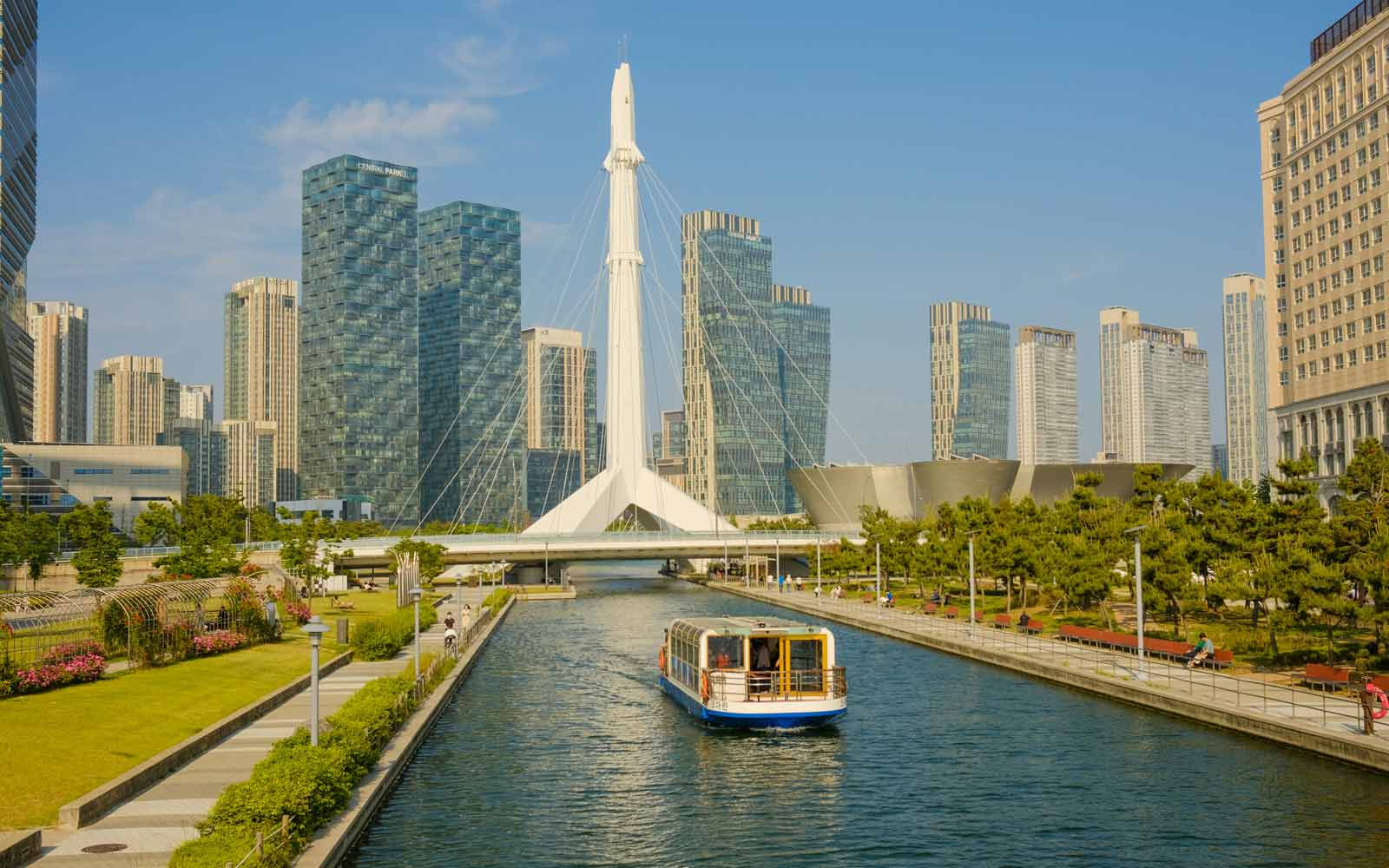 Canal, bridge and skyscapers in Incheon, South Korea. Photo by Daesun Kim on Unsplash.