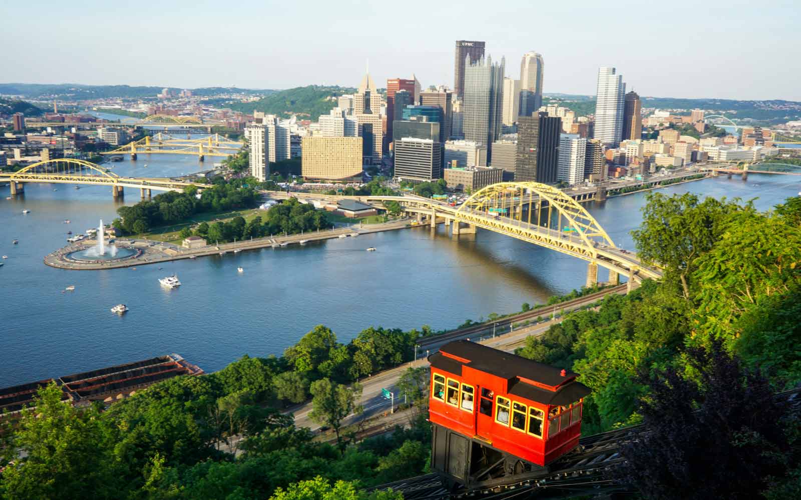 Cityscape view of Pittsburgh, Pennsylvania. Photo by Benjamin R. on Unsplash.