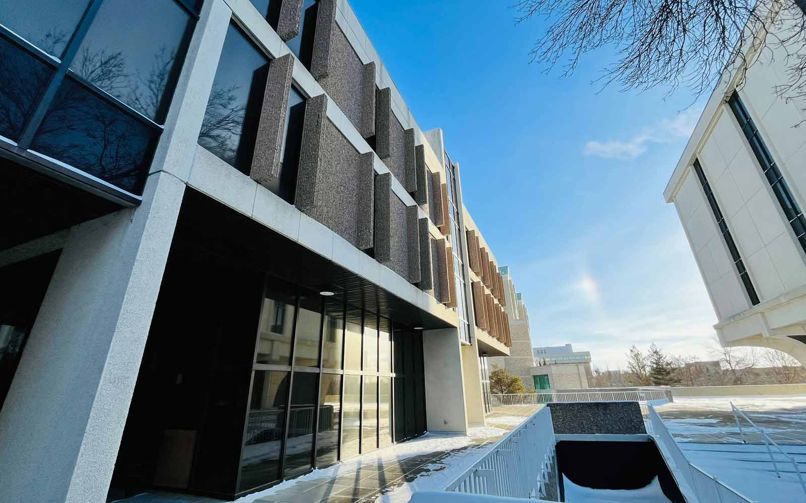 Campus buildings at University of Regina, Saskatchewan, Canada. Photo by Kaz Vogel on Unsplash.