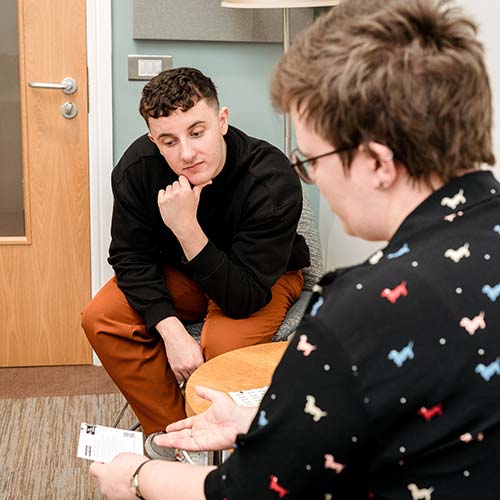 Student in 1 to 1 discussion with staff member