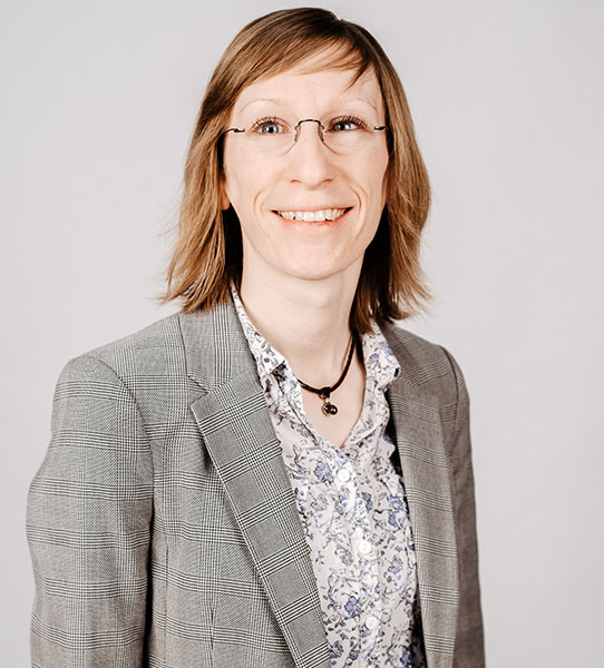 Headshot photograph of Susie Hoyland
